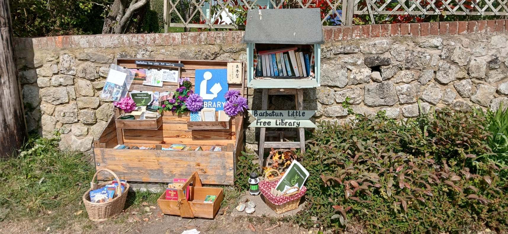 Little library at Claygate Cross